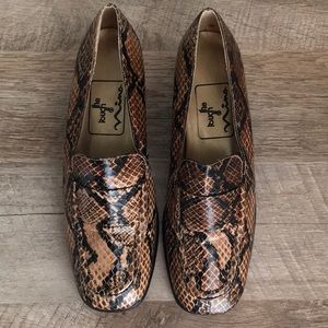 The touch of Nina vintage snake print loafers.